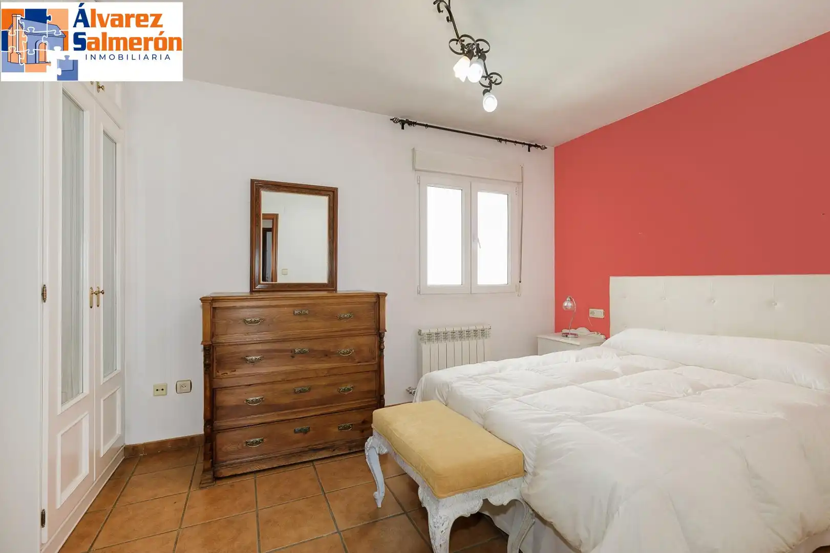 Habitación de Casa adosada en venta en Granada con Aire acondicionado, Calefacción y Terraza