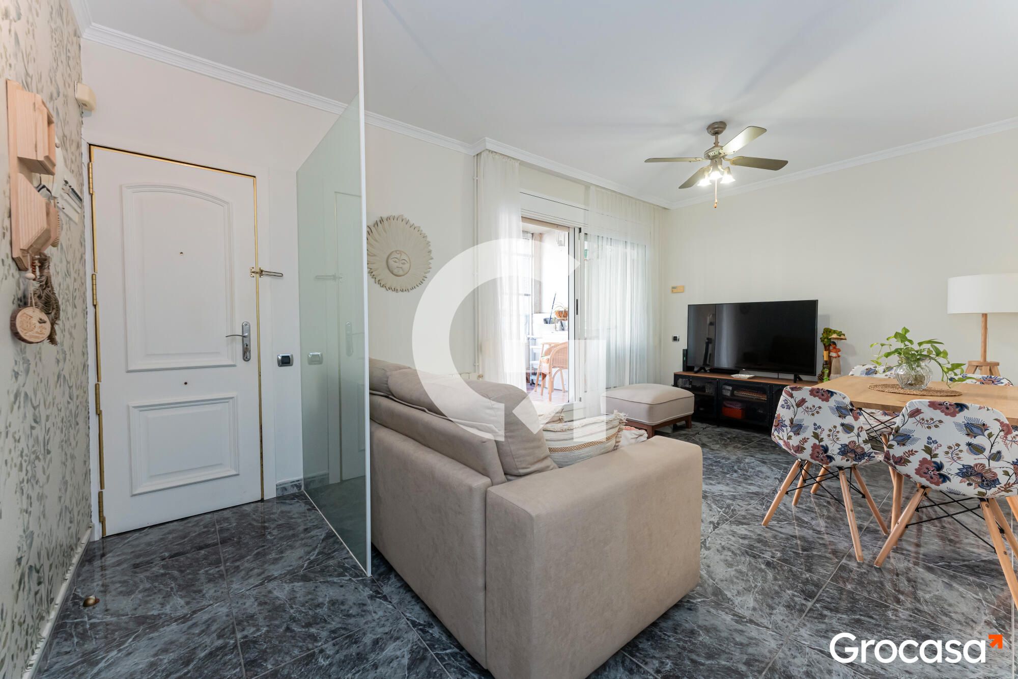 Sala de estar de Piso en venta en Cornellà de Llobregat con Aire acondicionado, Calefacción y Terraza