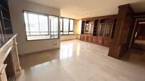 Sala d'estar de Pis en venda en Girona Capital amb Aire condicionat, Balcó i Alarma