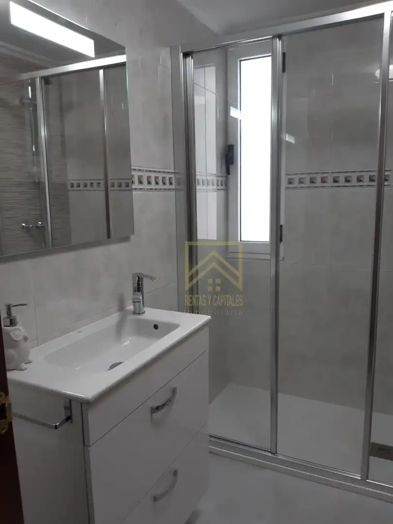 Bathroom of Flat for rent in Santander  with Heating and Parquet flooring