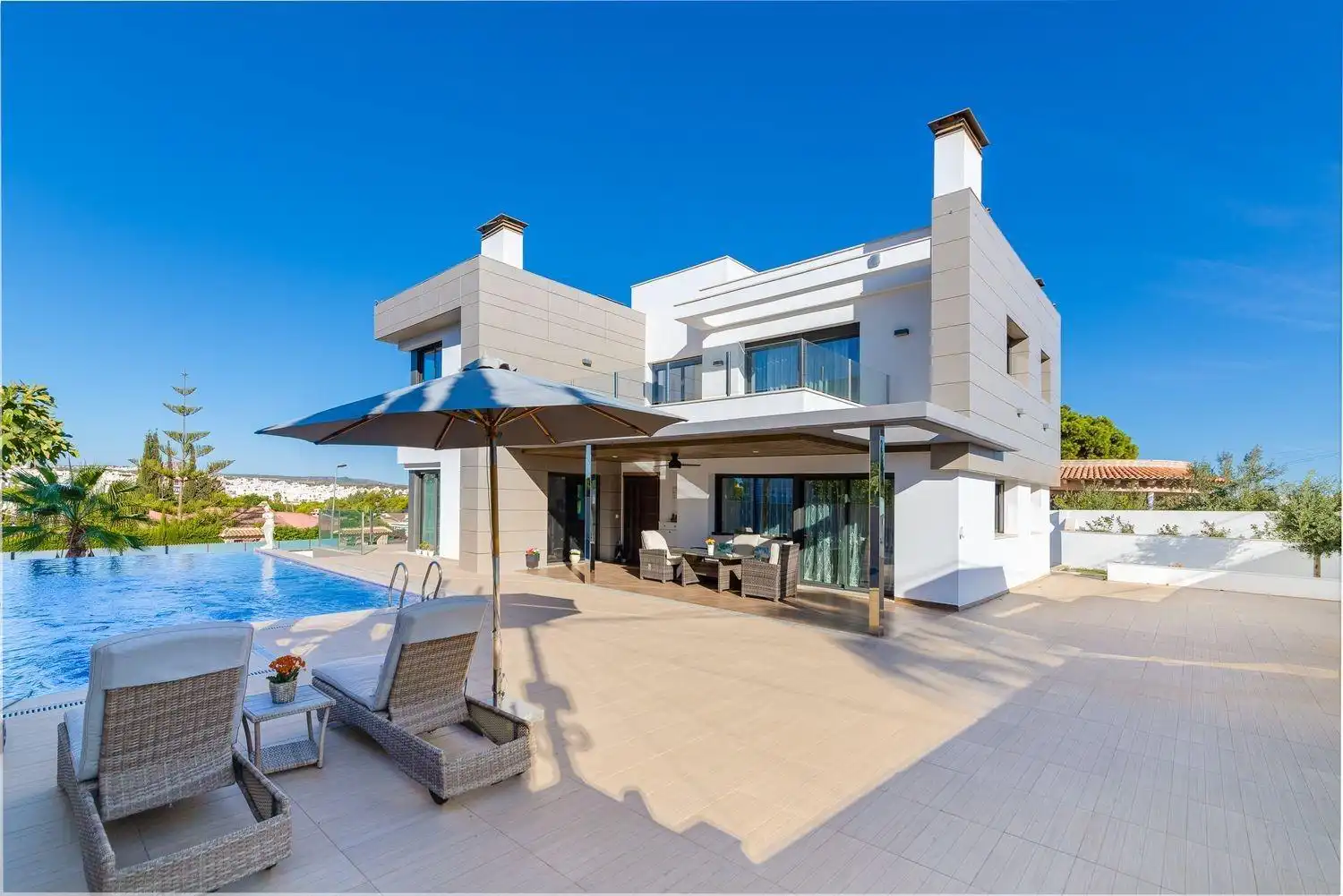 Chalet con piscina en venta en Los Balcones - Los Altos, imagen 41