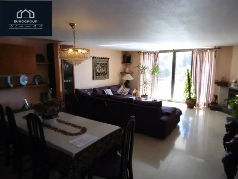 Chalet con piscina en venta en Urbanizaciones, imagen 8