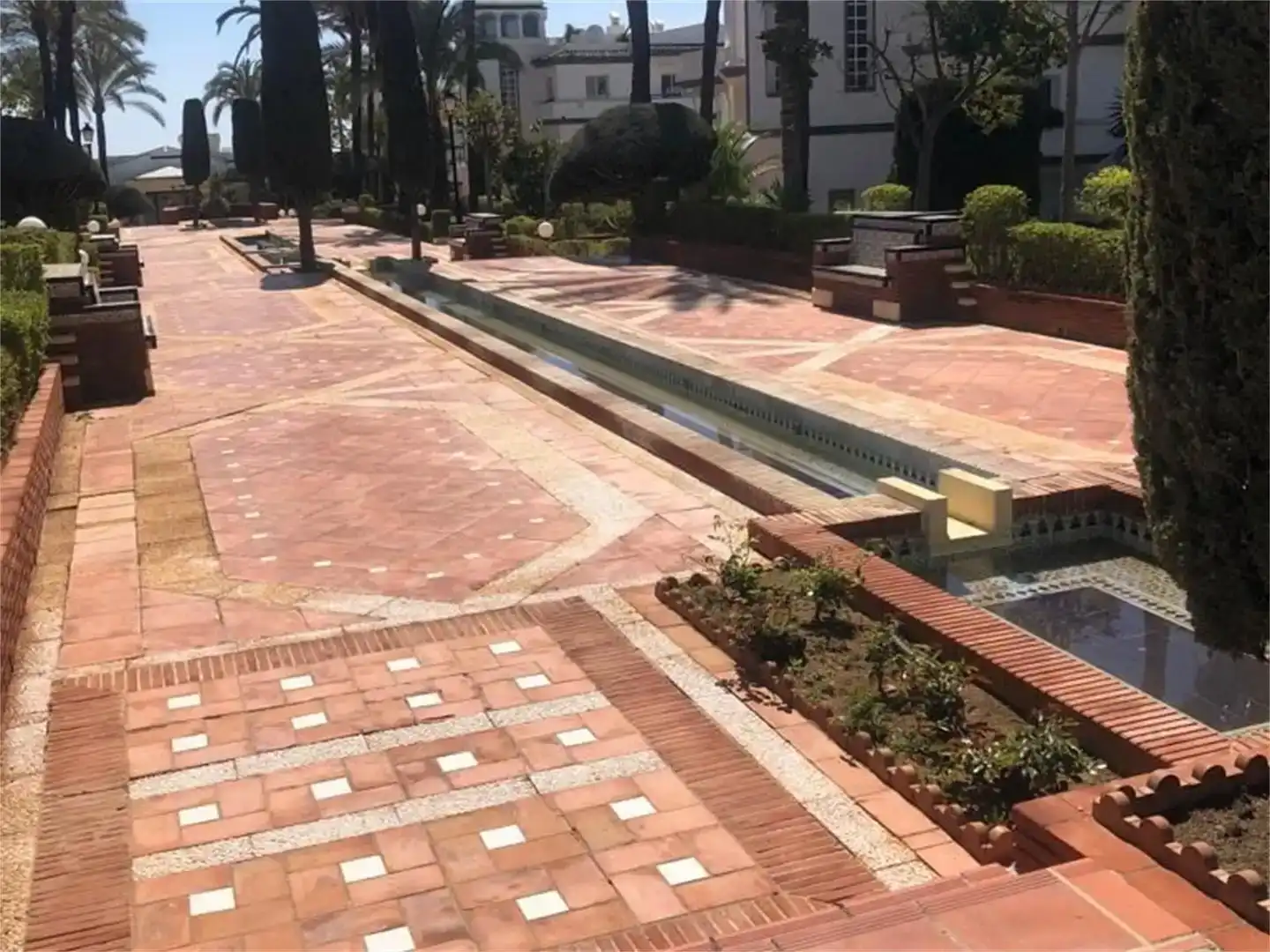 Terrassa de Casa adosada en venda en Estepona amb Aire condicionat, Piscina i Balcó