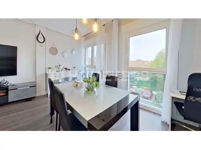 Comedor de Piso en venta en Irun  con Calefacción, Amueblado y Horno