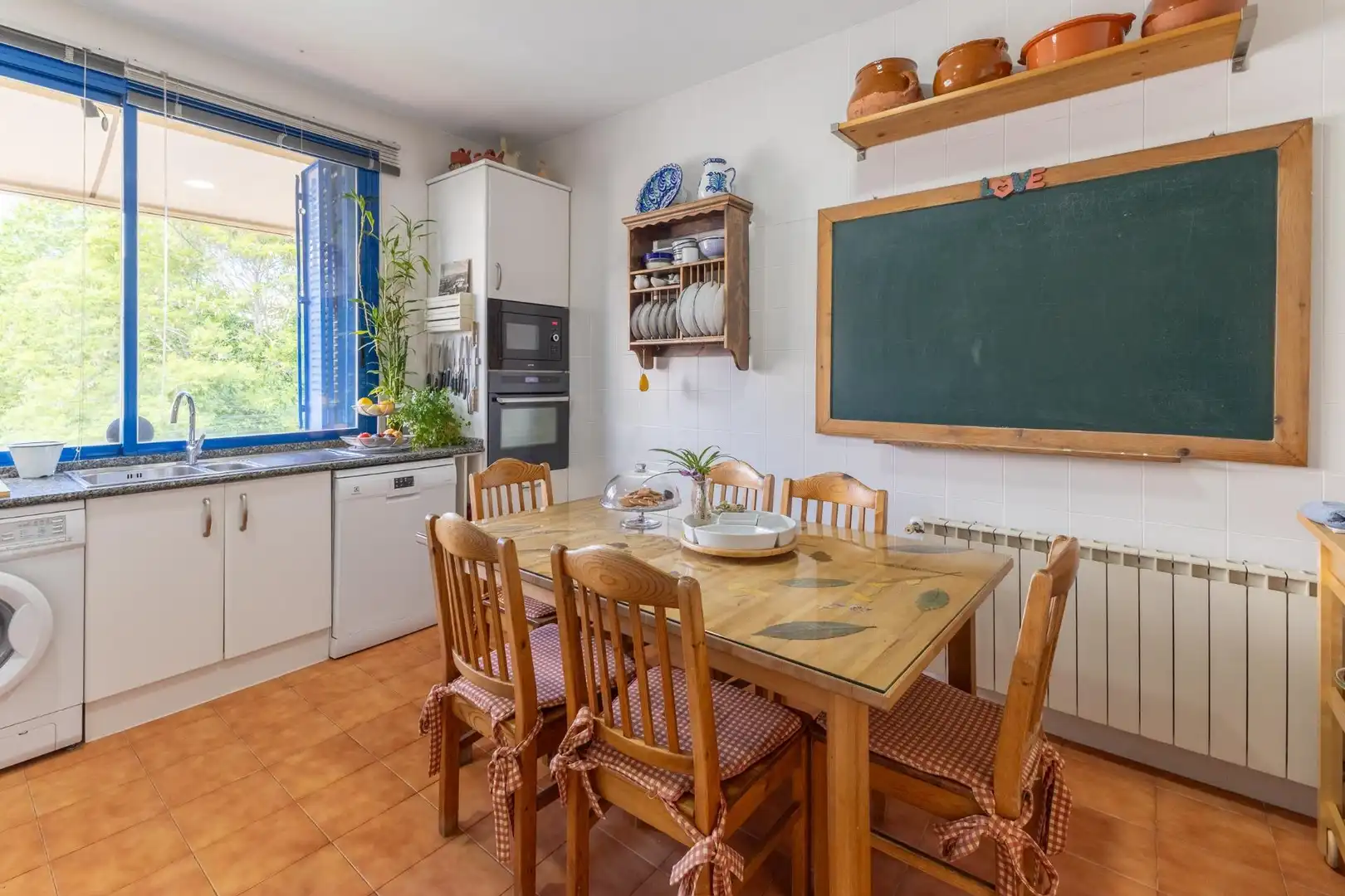 Cuina de Casa o xalet en venda en Madrid amb Aire condicionat, Calefacció i Jardí privat