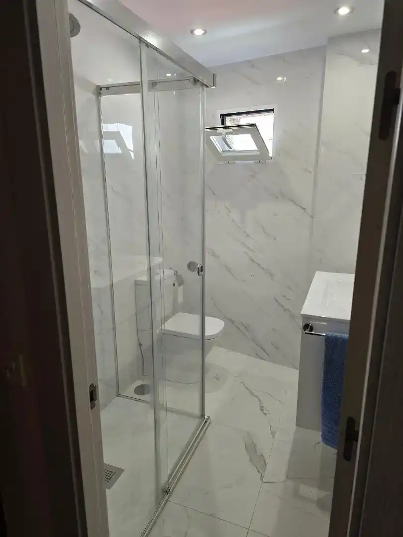 Baño de Piso de alquiler en Valencia de Don Juan con Amueblado, Horno y Lavadora