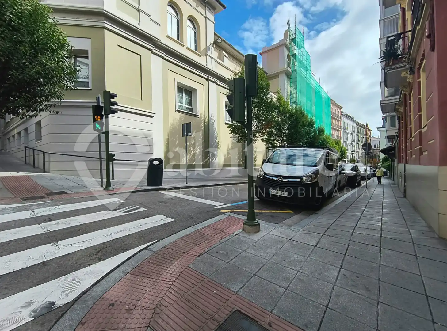 Parking de Estudio de alquiler en Santander con Amueblado y Horno
