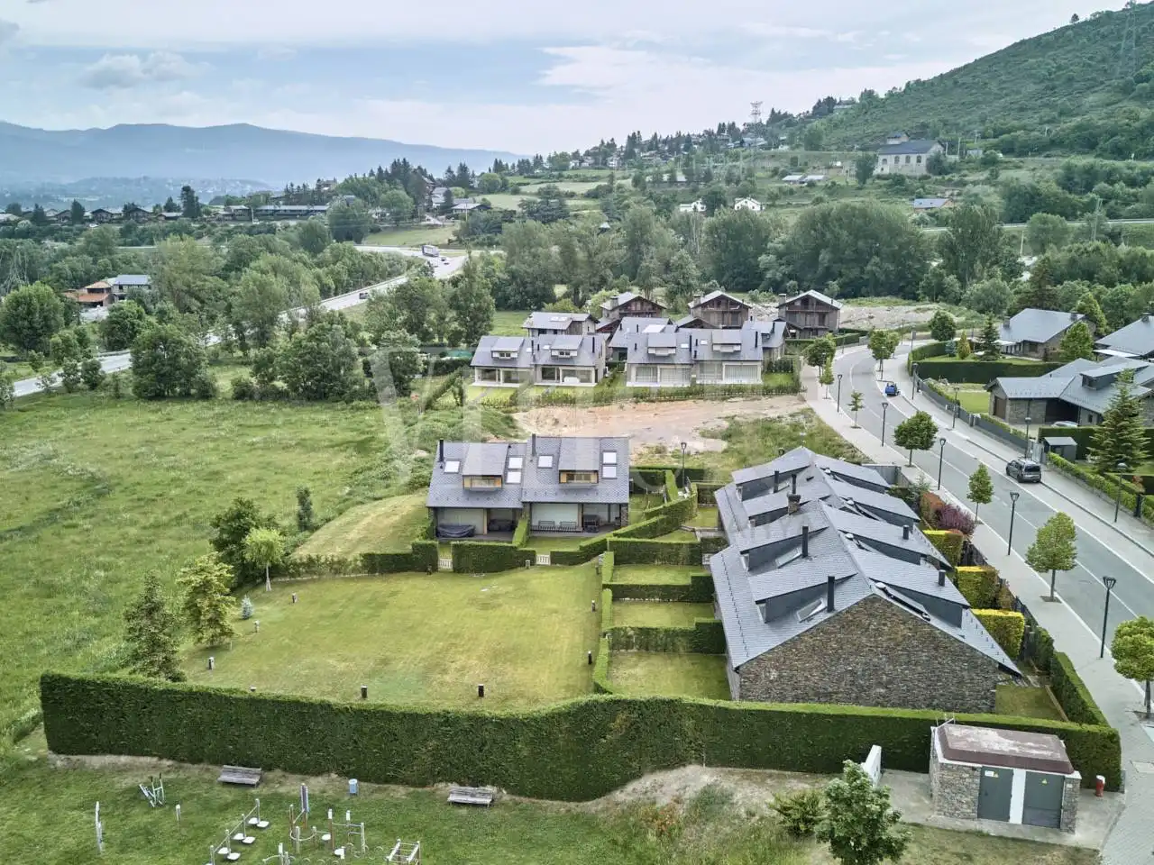 Casa adosada en venda en Alp amb Calefacció, Jardí privat i Parquet