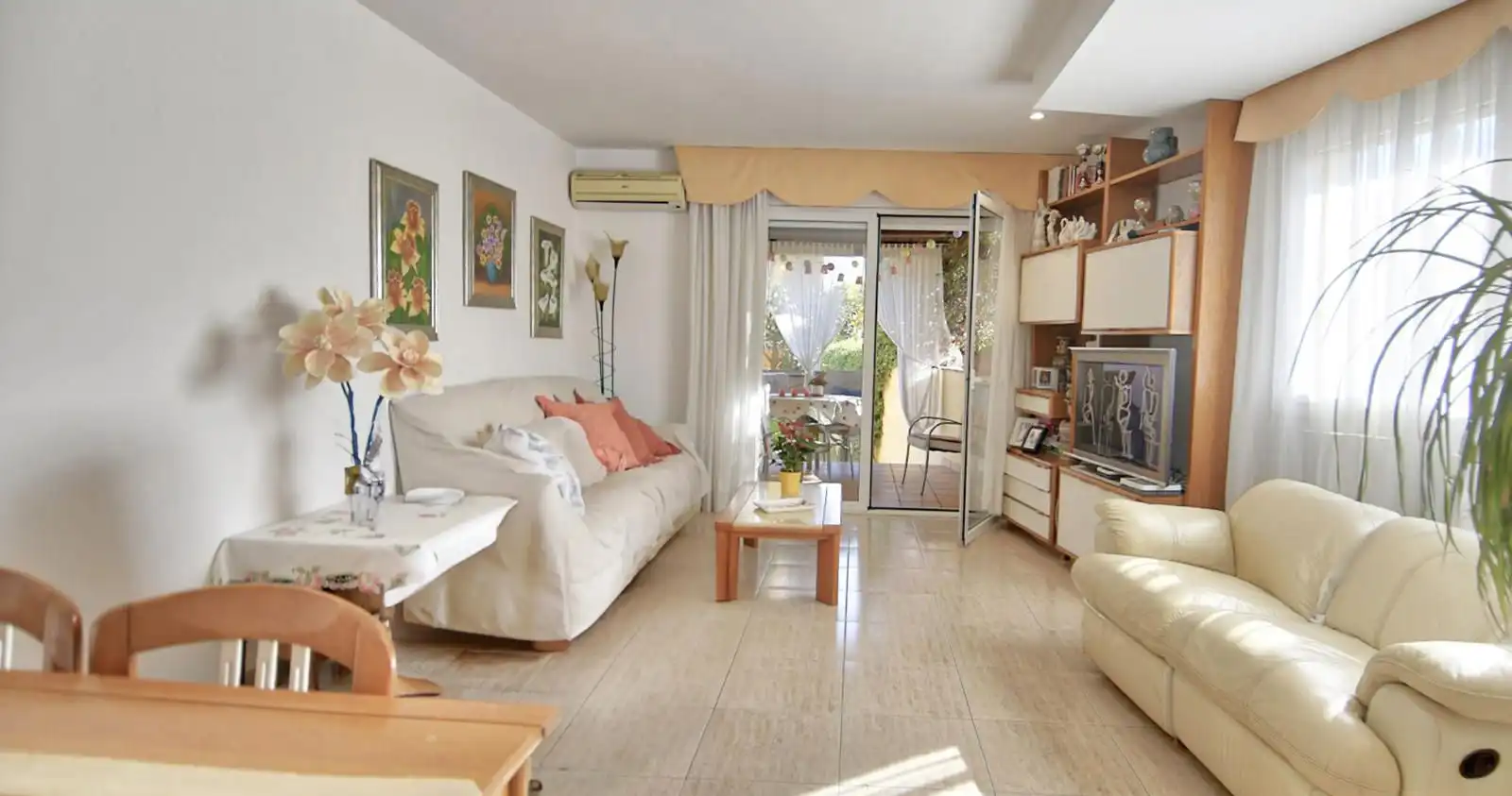 Wohnzimmer von Einfamilien-Reihenhaus zum Verkauf in Palafrugell mit Klimaanlage, Heizung und Terrasse