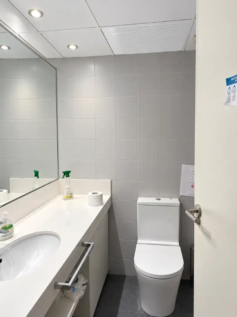 Badezimmer von Büro zur Miete in Les Corts