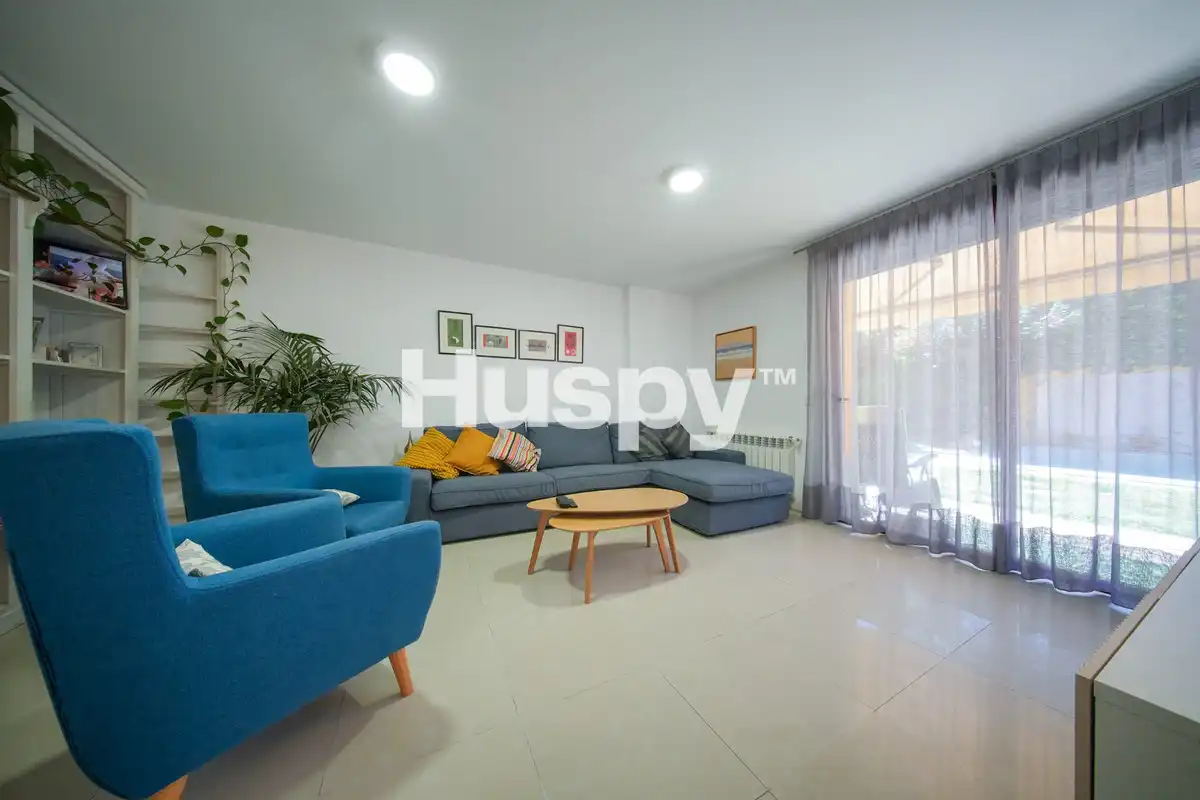 Chalet con piscina en venta en Dehesa – El Soto