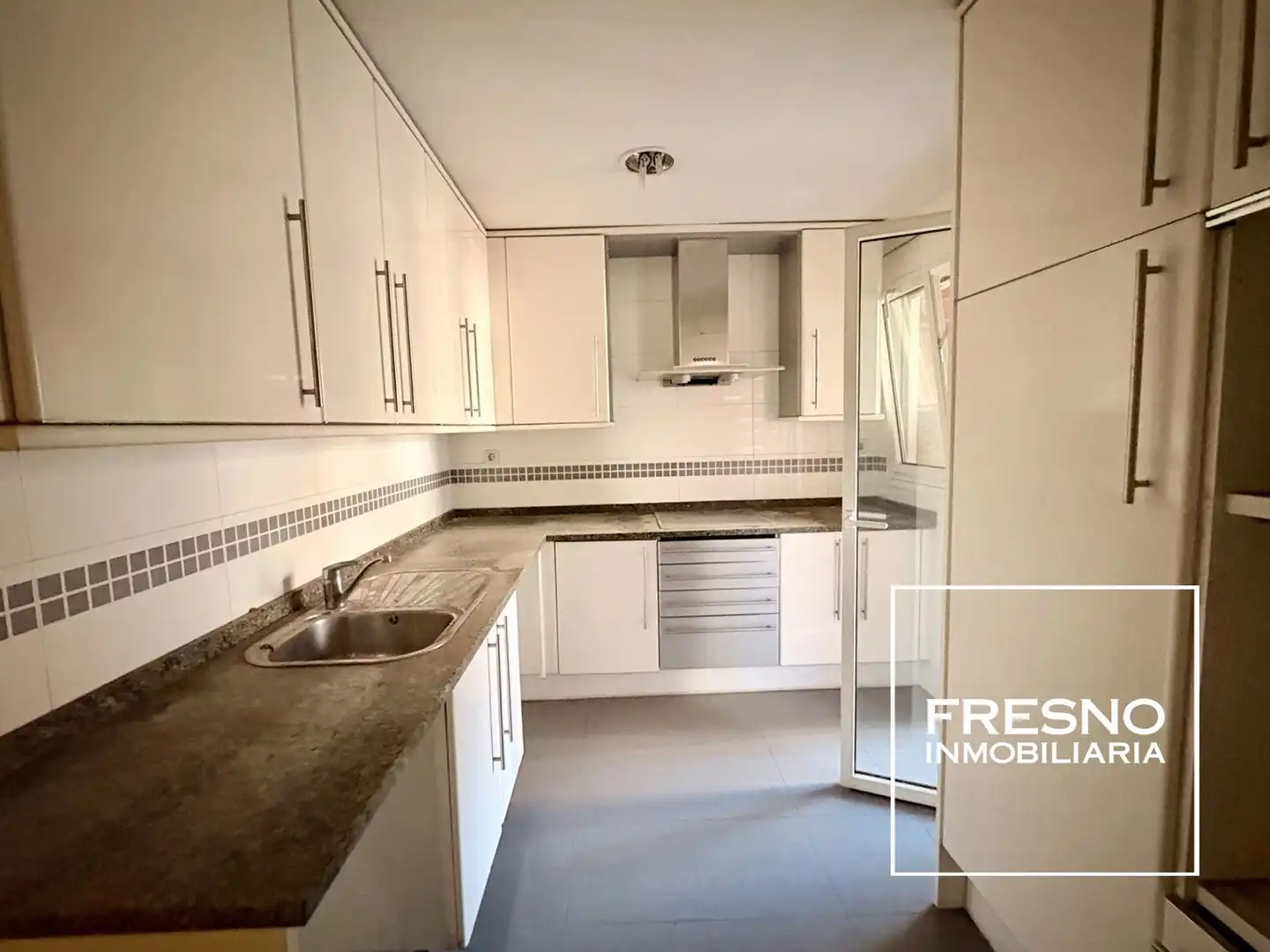 Kitchen of Flat for sale in Madrid  with Heating, Storage room and Community pool
