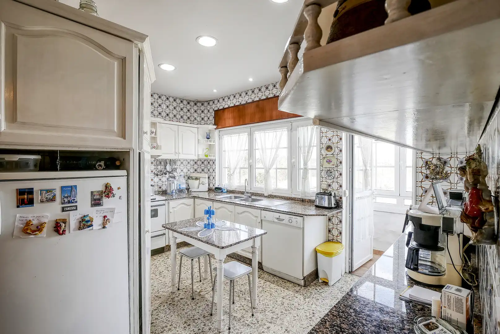 Cocina de Casa o chalet en venta en Bergondo con Calefacción, Jardín privado y Horno