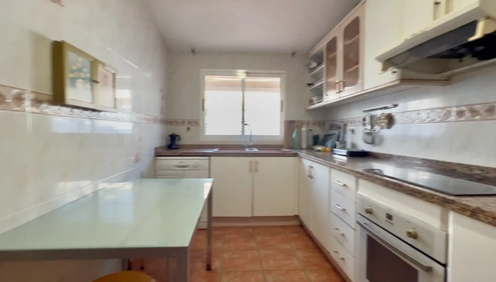 Cuina de Casa adosada en venda en Dénia amb Aire condicionat, Calefacció i Jardí privat