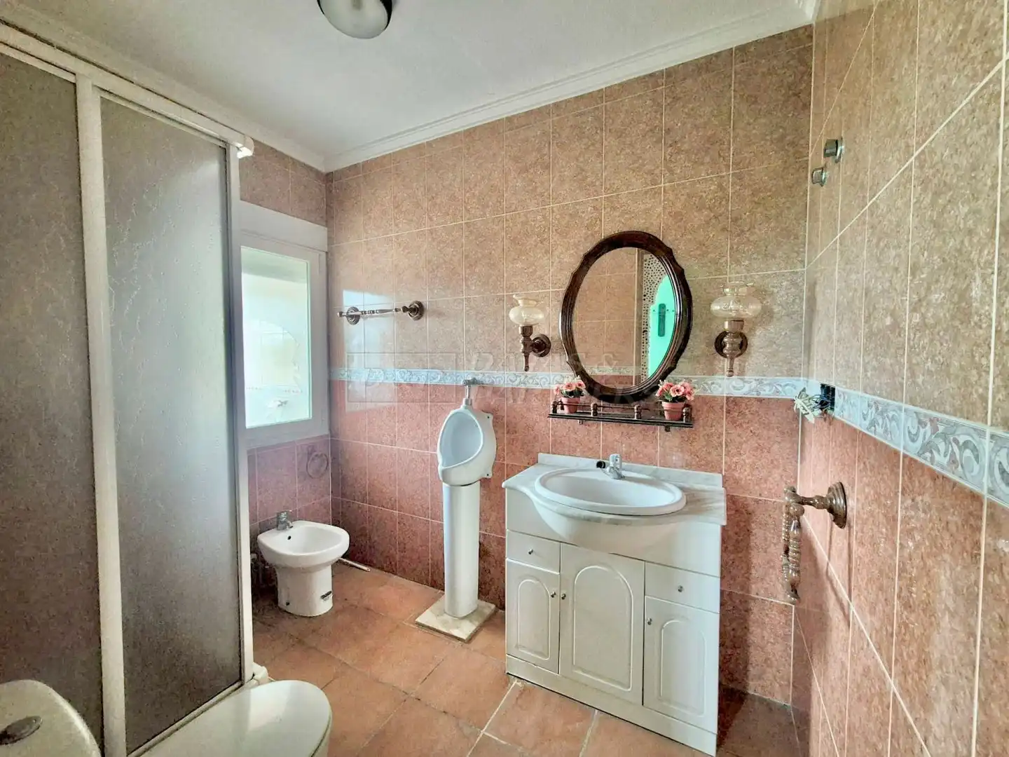 Bany de Casa o xalet en venda en Orihuela amb Jardí privat, Terrassa i Piscina