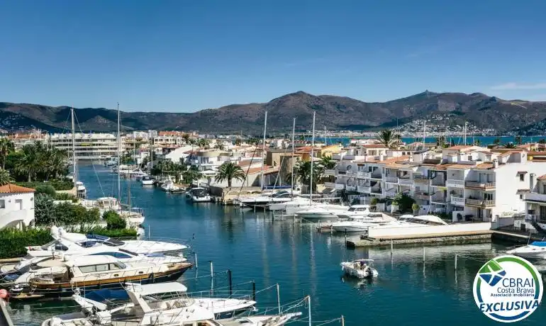 Vista exterior de Apartament en venda en Empuriabrava amb Aire condicionat, Calefacció i Moblat