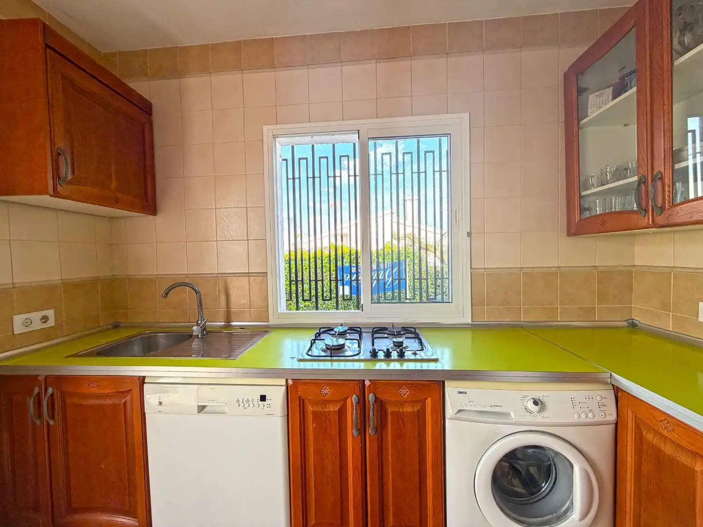 Cuina de Casa o xalet en venda en Espartinas amb Piscina comunitària