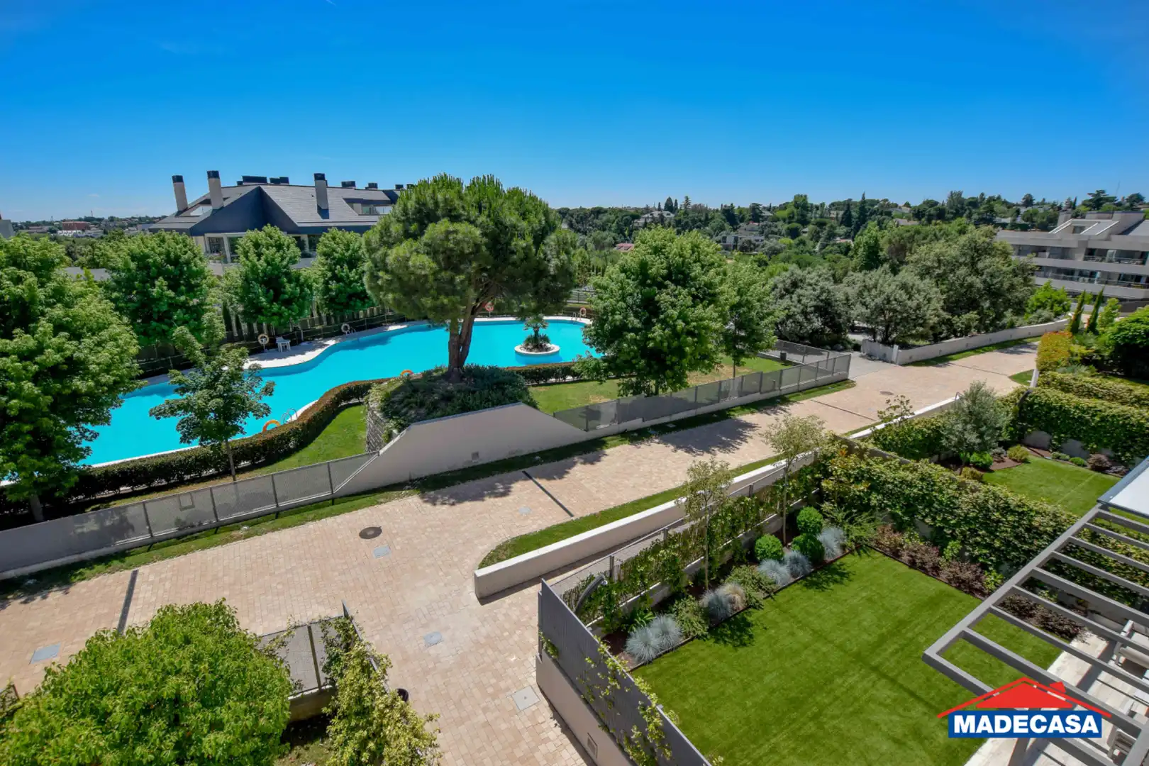 Piscina de Ático en venta en Pozuelo de Alarcón con Aire acondicionado, Calefacción y Jardín privado