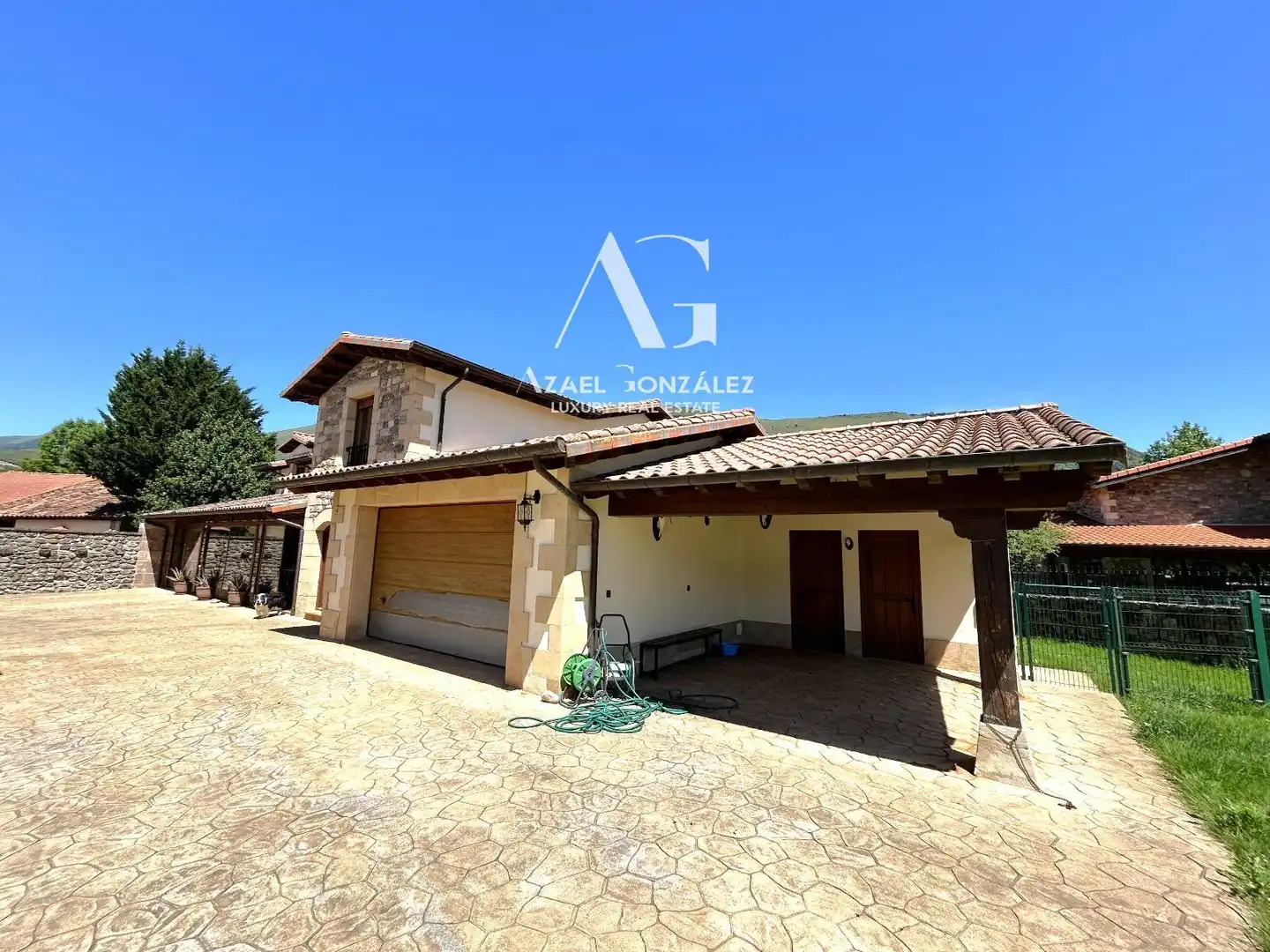Vista exterior de Casa o chalet en venta en Ruente con Calefacción, Jardín privado y Terraza