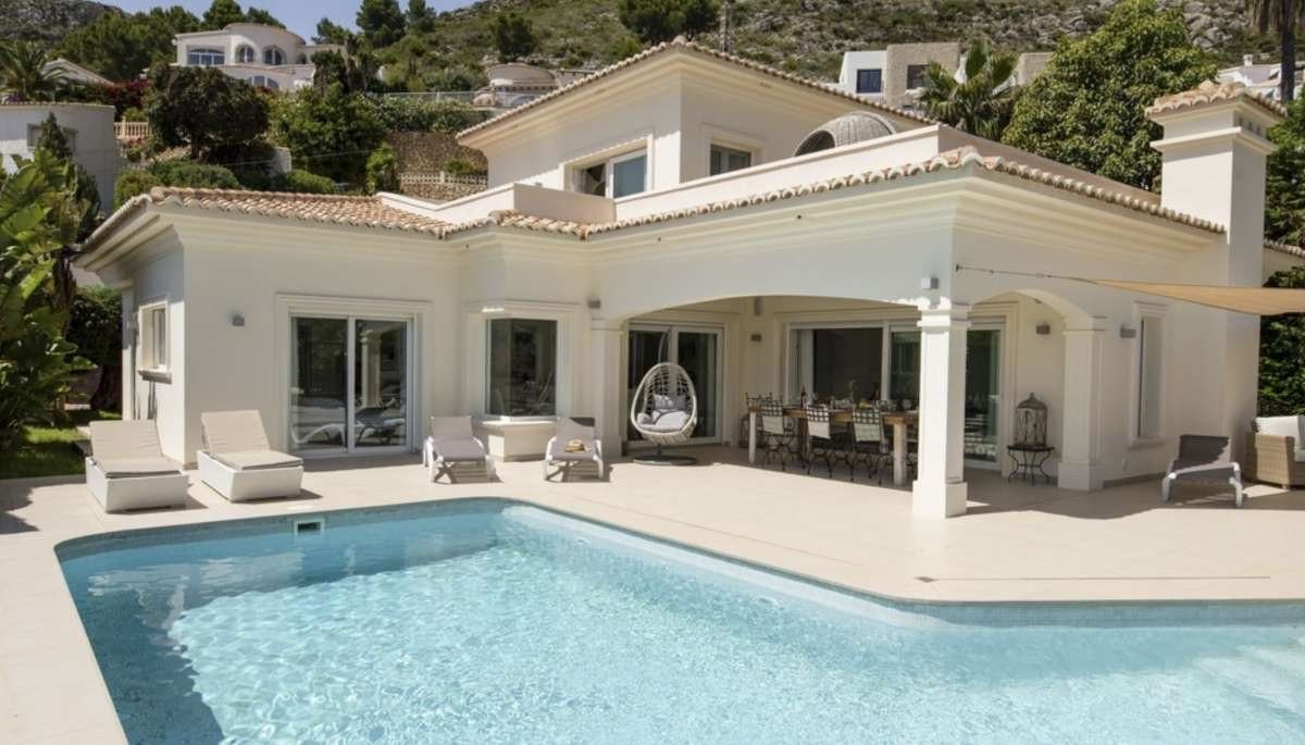 Vista exterior de Casa o xalet en venda en Moraira amb Jardí privat i Terrassa