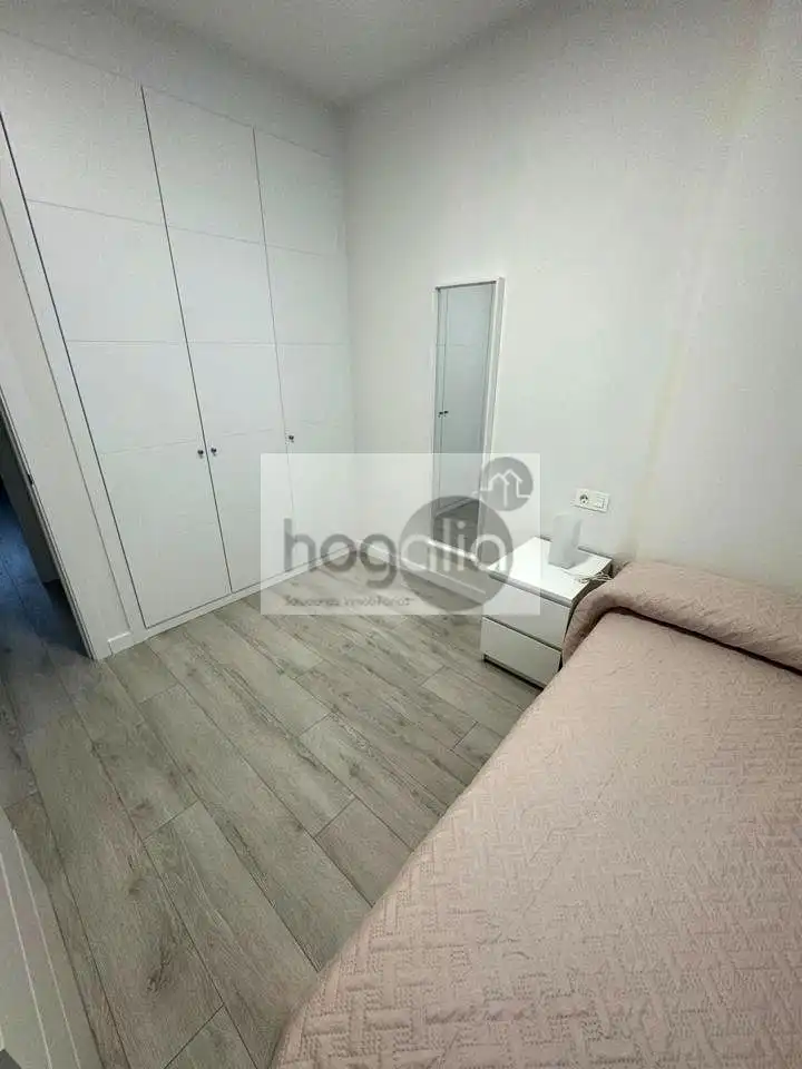 Schlafzimmer von Wohnung zur Miete in Sevilla mit Klimaanlage, Heizung und Terrasse