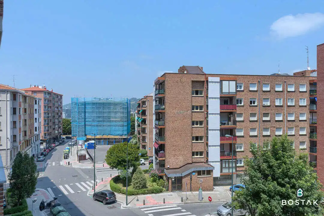 Außenansicht von Wohnung zum Verkauf in Bilbao  mit Heizung, Terrasse und Möbliert