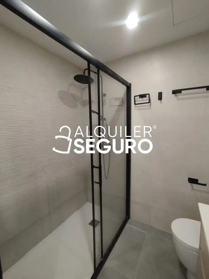 Bathroom of Flat for rent in Fuengirola  with Air Conditioner, Terrace and Storage room