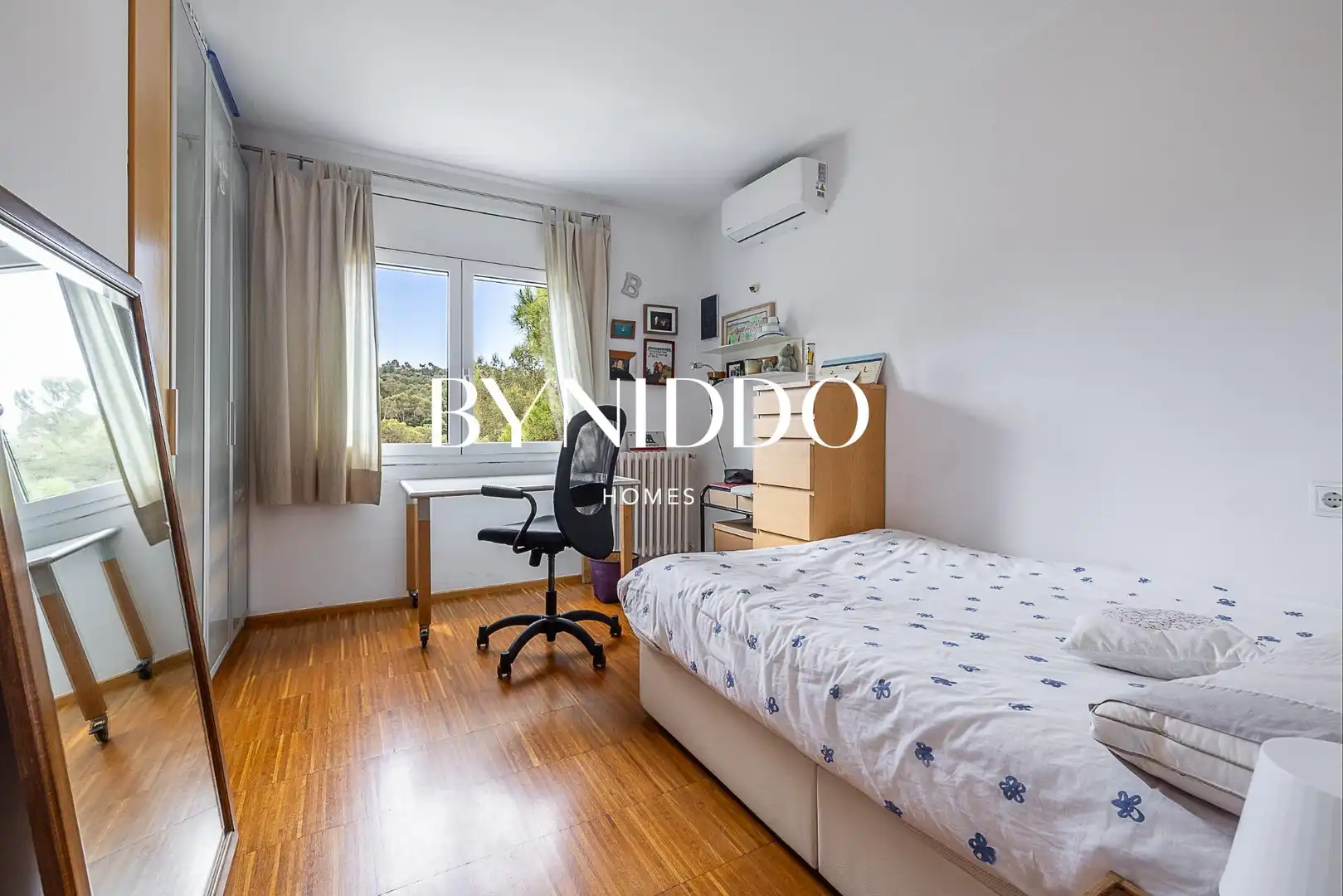 Dormitori de Casa o xalet en venda en Sant Cugat del Vallès amb Aire condicionat, Calefacció i Jardí privat