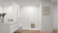 Bathroom of Flat for sale in Girona Capital  with Air Conditioner, Terrace and Balcony