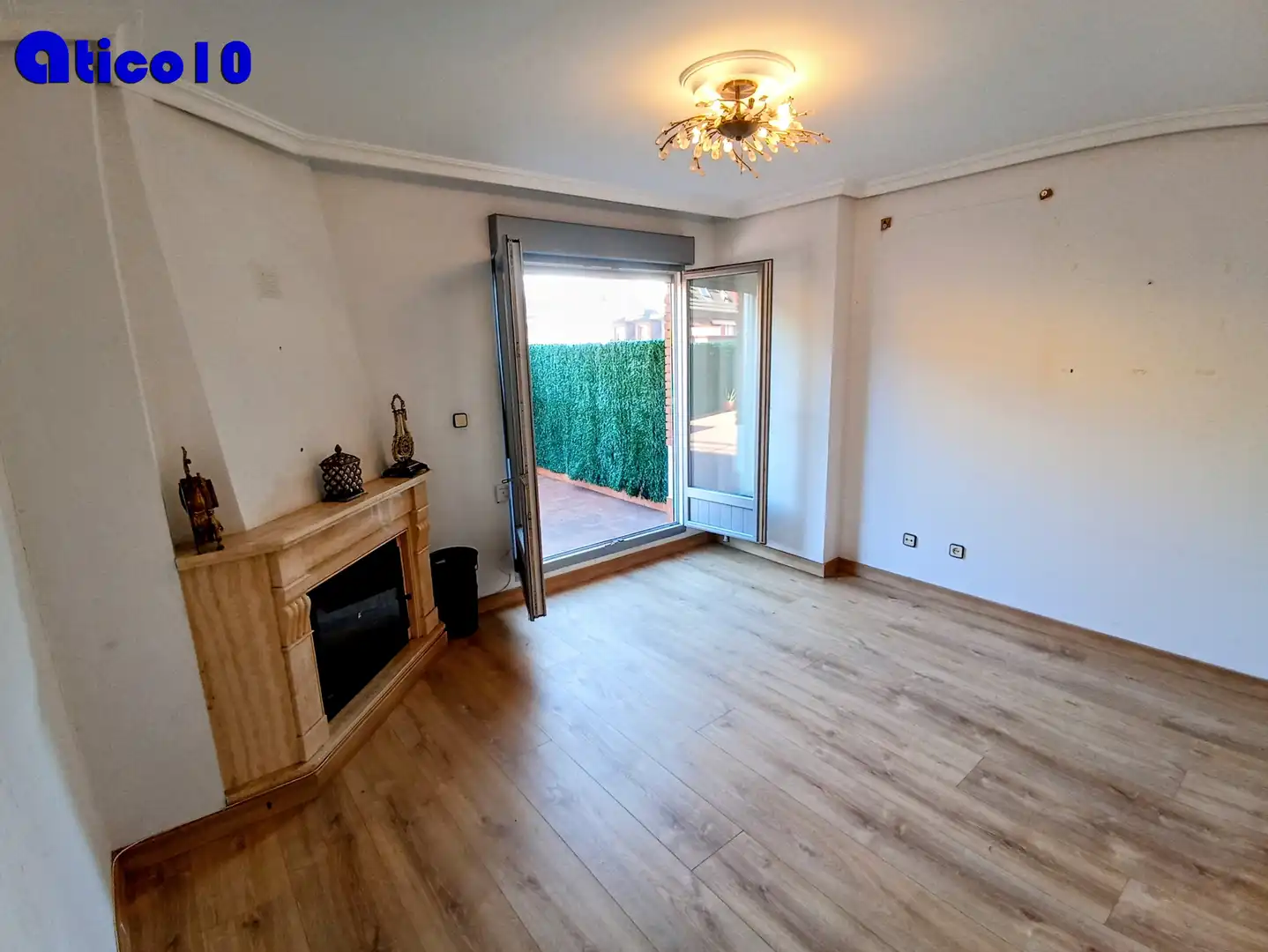 Living room of Attic for sale in Oviedo   with Heating, Parquet flooring and Terrace