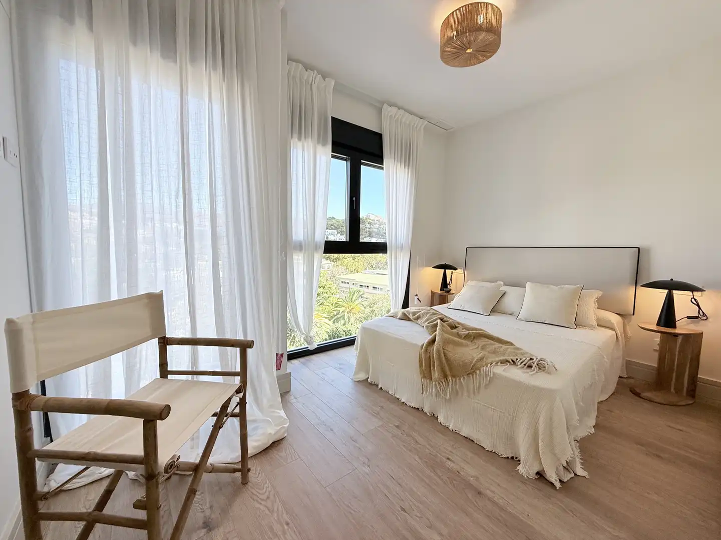 Schlafzimmer von Einfamilien-Reihenhaus zum Verkauf in Málaga mit Privatgarten, Balkon und Gemeinschaftspool