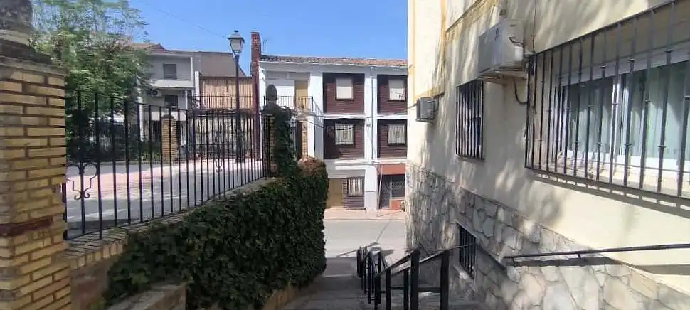 Außenansicht von Wohnung zum Verkauf in Mengíbar mit Klimaanlage, Terrasse und Möbliert