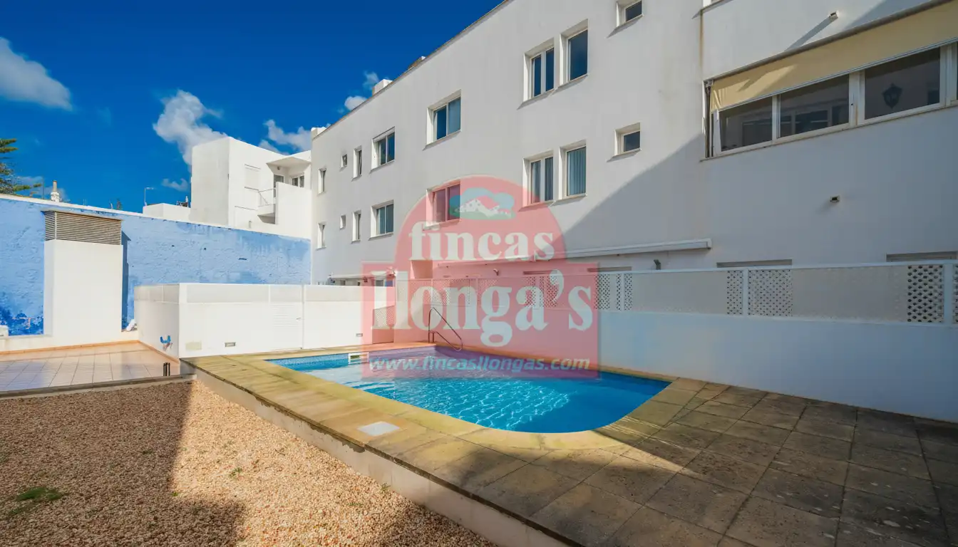 Vista exterior de Pis en venda en Ciutadella de Menorca amb Piscina comunitària