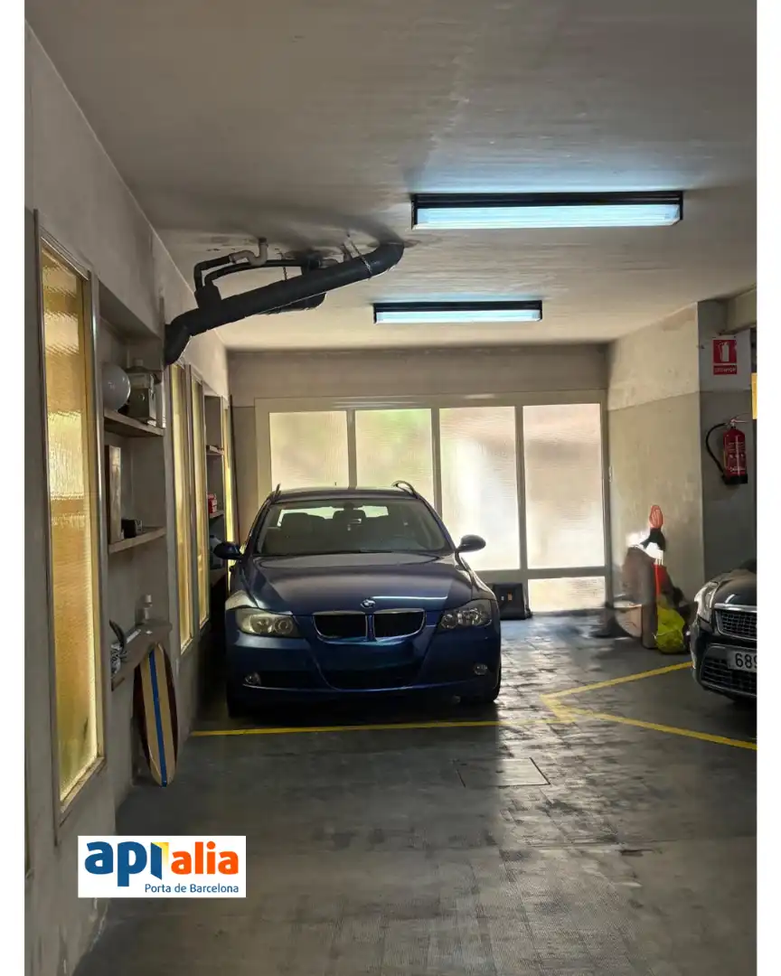 Aparcament de Pis en venda en Sant Feliu de Llobregat amb Calefacció, Traster i Moblat