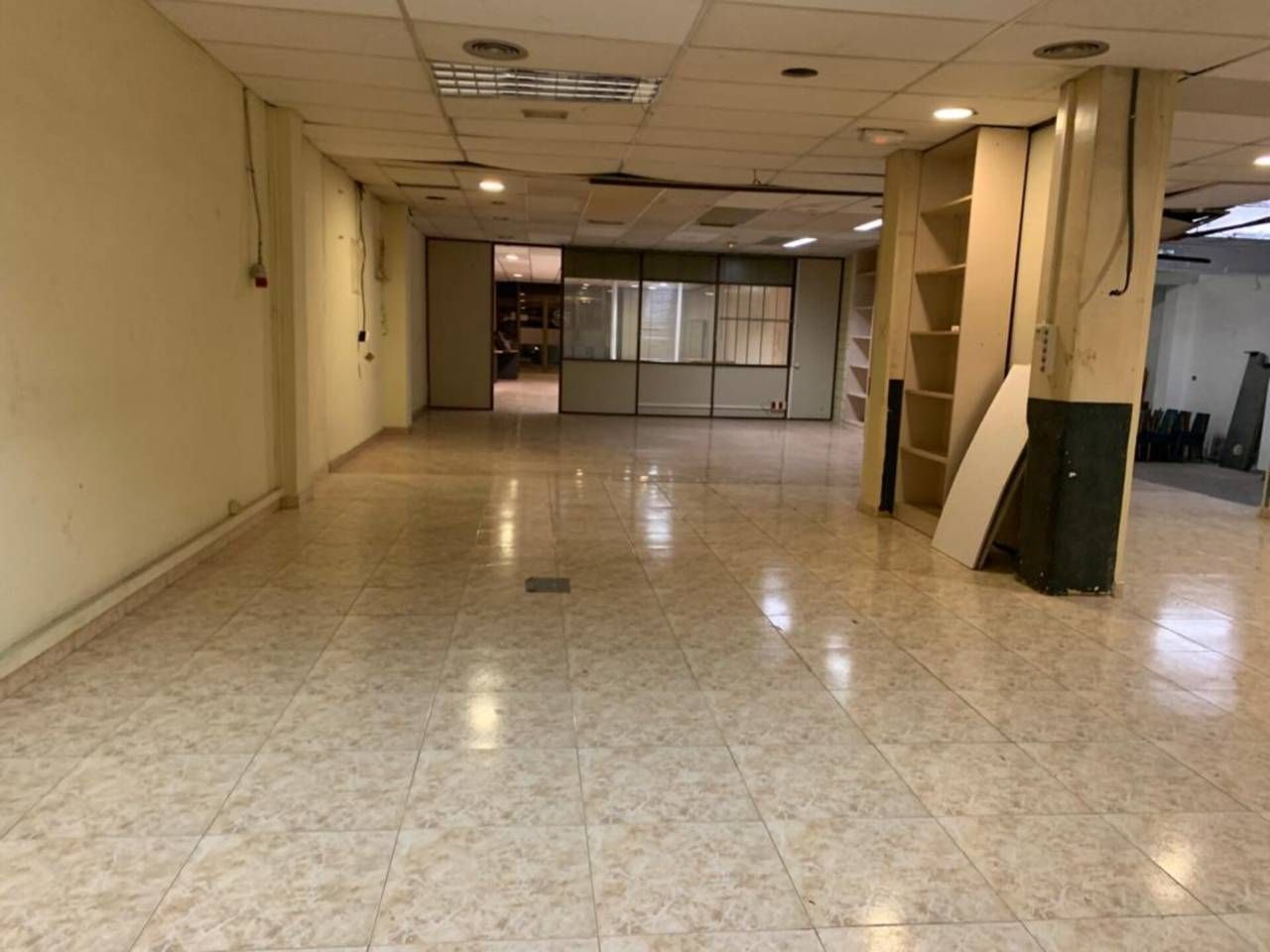 Local en venda a Calle escornalbou, El Guinardó