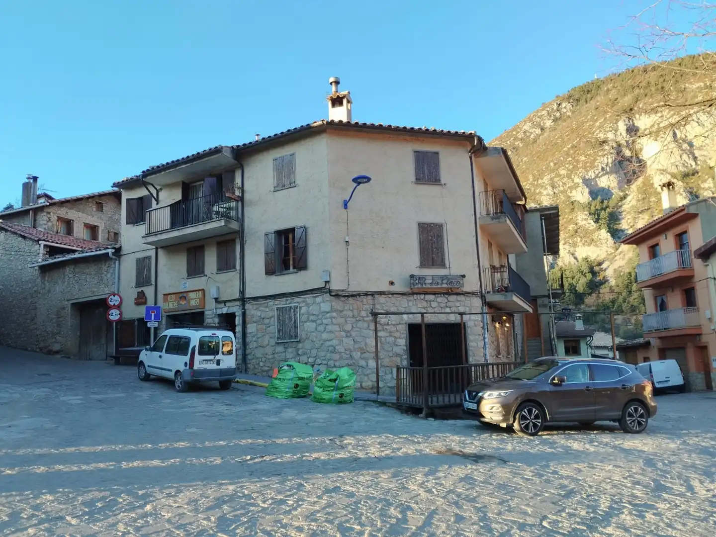 Außenansicht von Wohnung zur Miete in Gósol mit Heizung