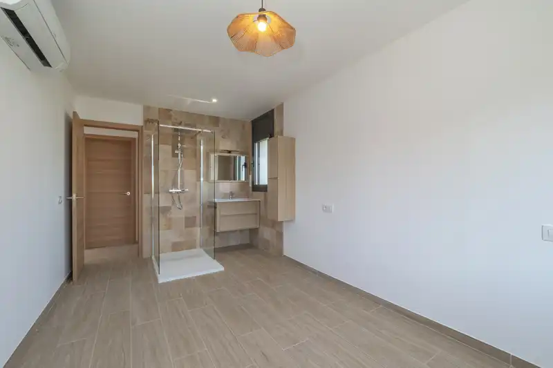 Bathroom of Attic for sale in Empuriabrava  with Air Conditioner, Heating and Private garden