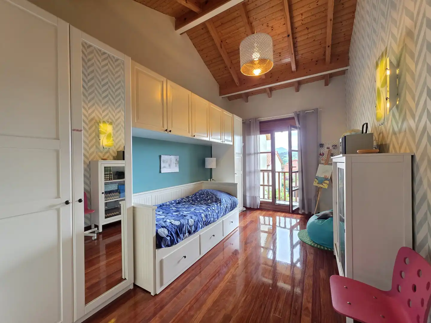 Schlafzimmer von Haus oder Chalet zum Verkauf in Sariego mit Heizung, Parkett und Terrasse