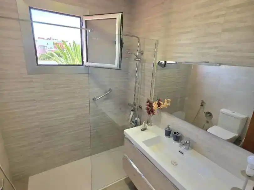 Baño de Piso en venta en Telde con Balcón