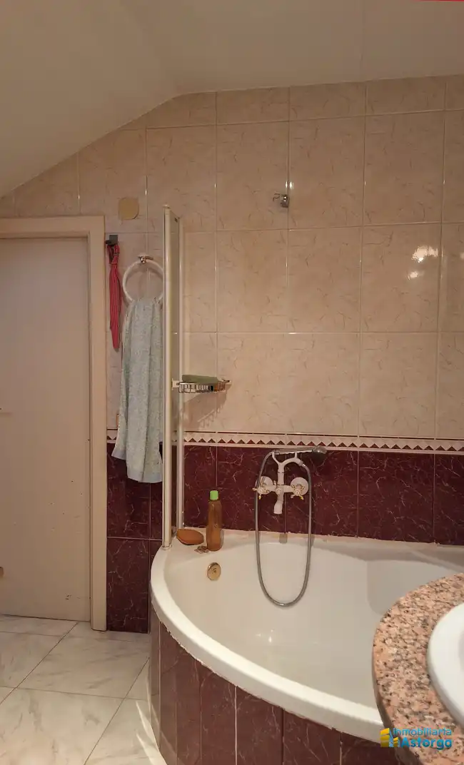 Baño de Casa o chalet en venta en Astorga con Calefacción, Jardín privado y Parquet