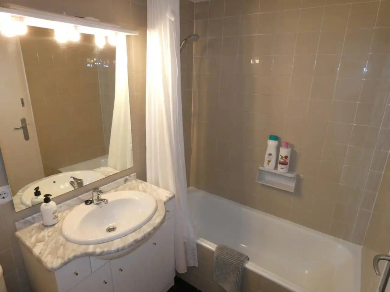 Bathroom of Flat for sale in Sant Feliu de Guíxols  with Terrace and Community pool