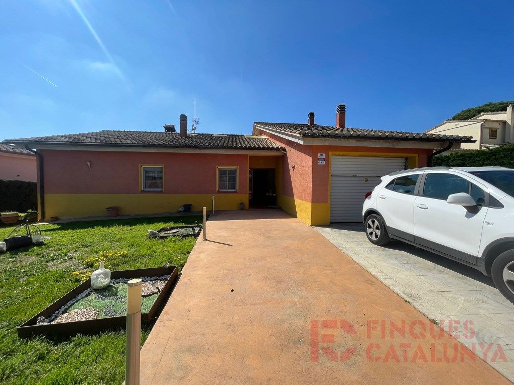 Exterior view of Houses for sale in Caldes de Malavella  with Heating