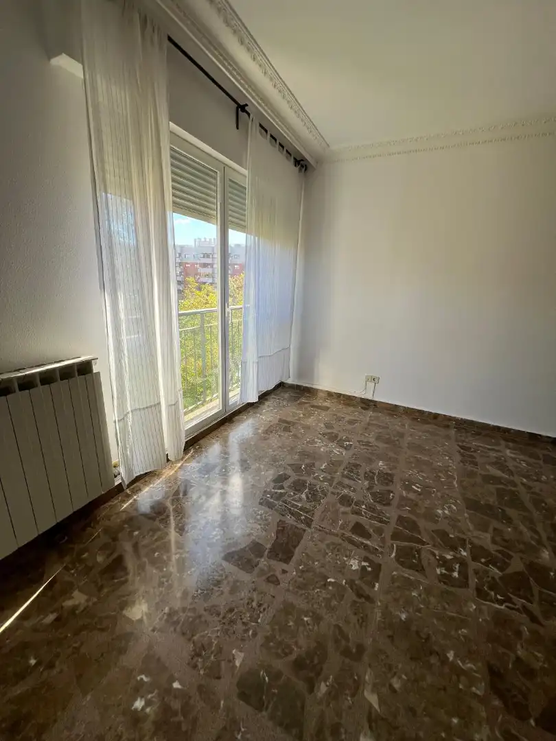 Schlafzimmer von Wohnung zur Miete in Zaragoza mit Heizung, Ofen und Waschmaschine