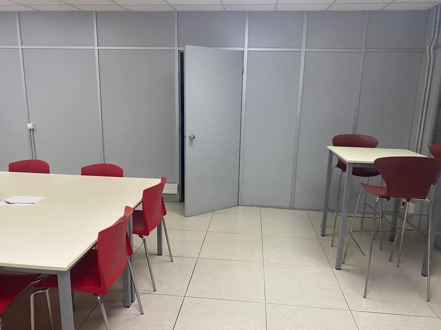 Industrial buildings for rent in Centre