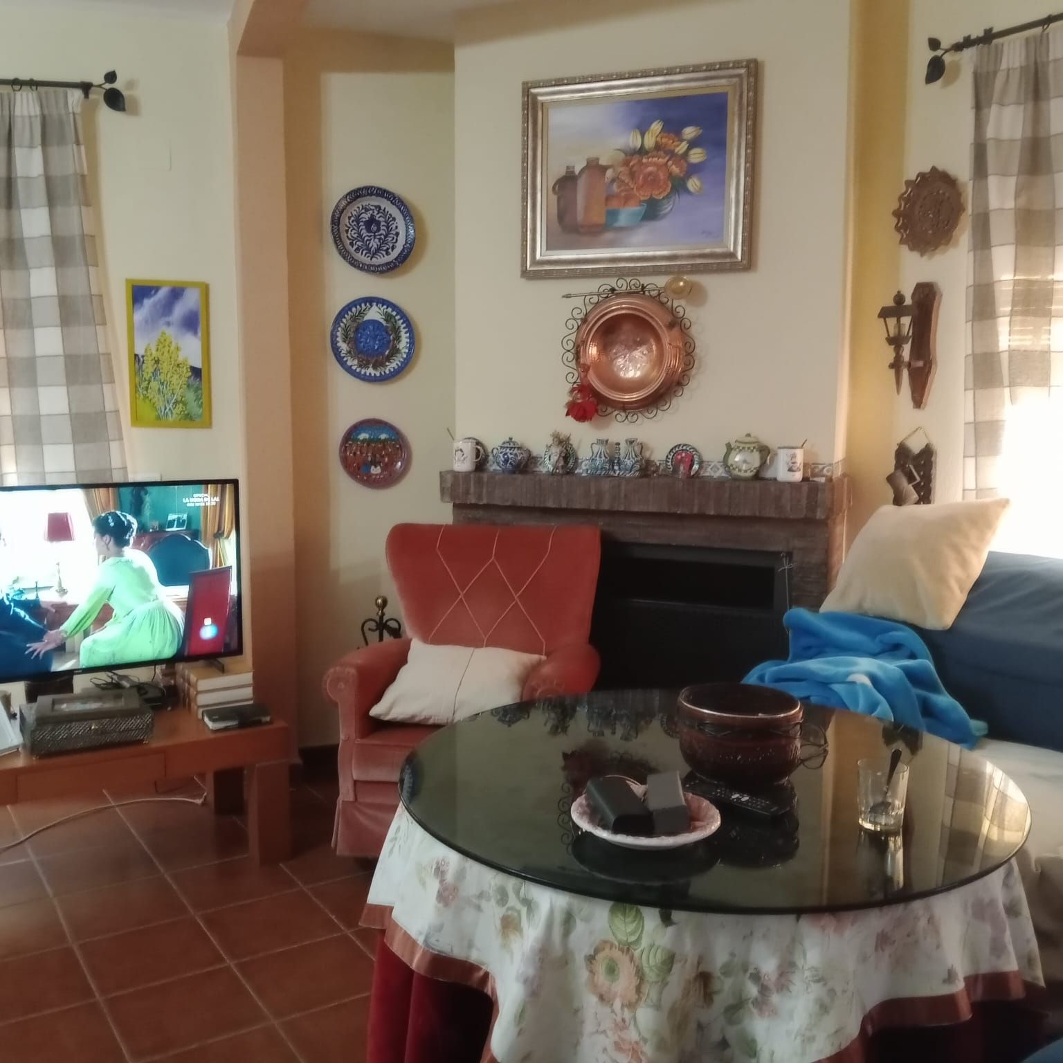 Sala d'estar de Finca rústica en venda en Motril amb Jardí privat, Piscina i Moblat