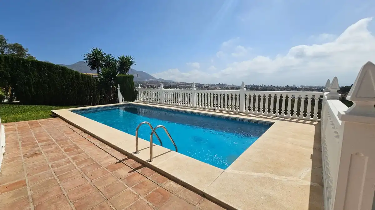 Piscina de Casa o chalet en venta en Mijas con Aire acondicionado, Calefacción y Jardín privado