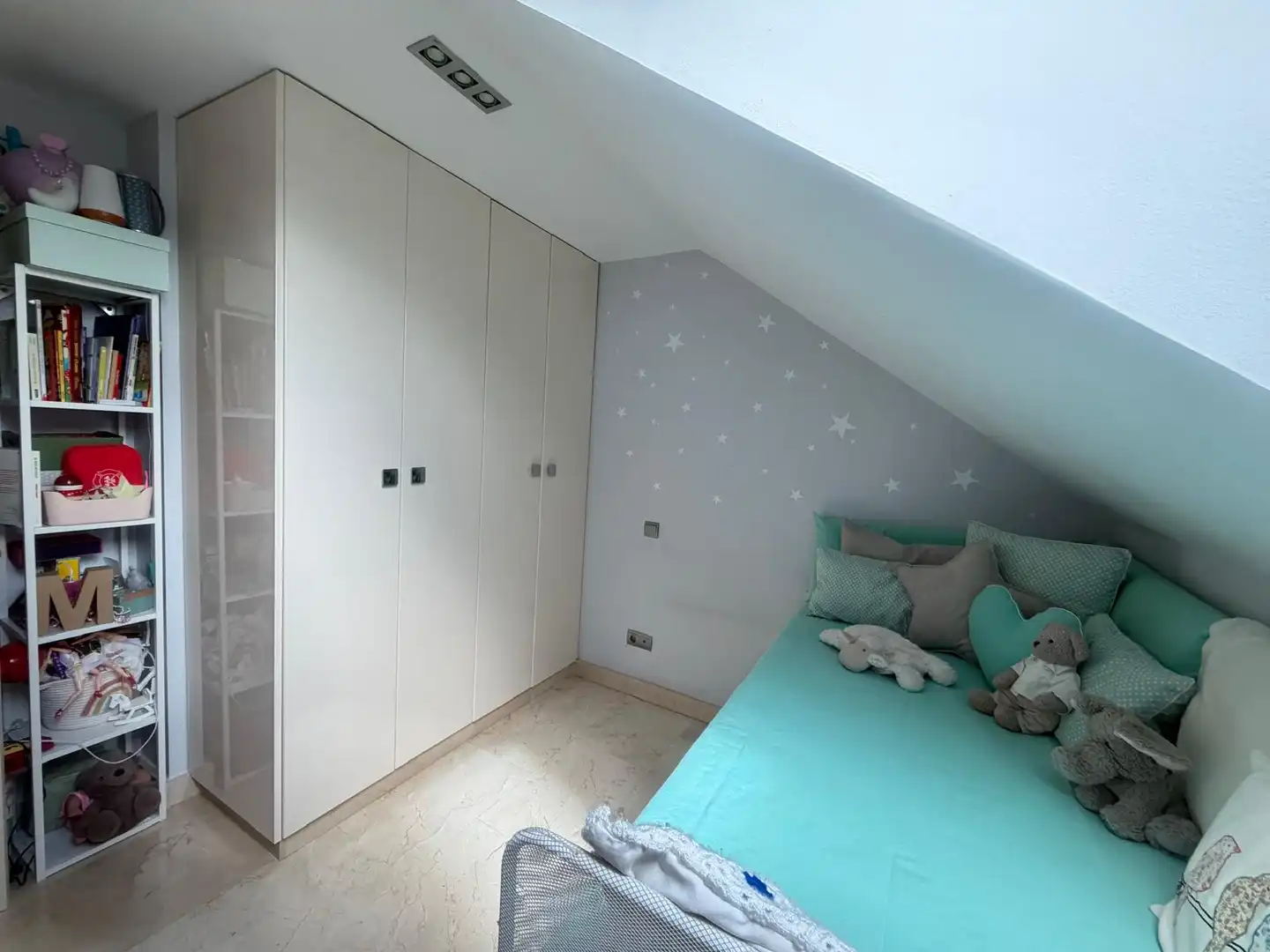 Schlafzimmer von Maisonette zum Verkauf in Torrelodones mit Heizung, Balkon und Gemeinschaftspool