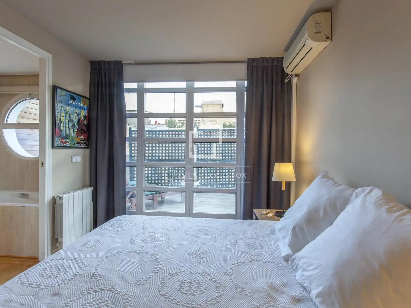 Schlafzimmer von Dachboden zur Miete in Valencia mit Klimaanlage, Heizung und Parkett
