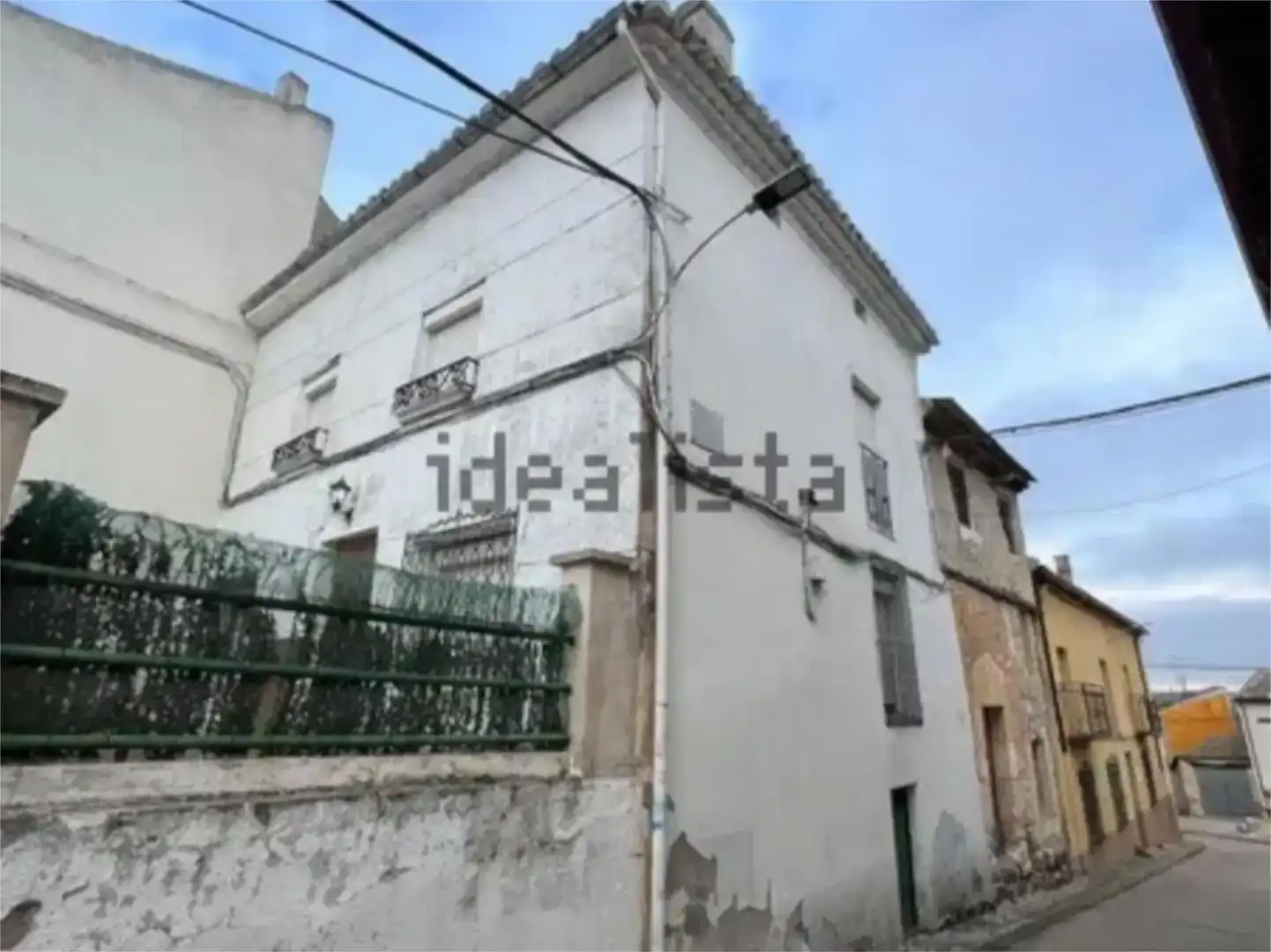 Vista exterior de Casa adosada en venda en Encinas de Esgueva
