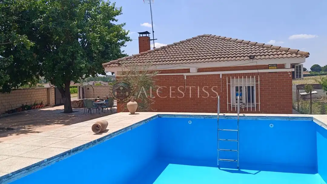 Piscina de Casa o xalet en venda en El Viso de San Juan amb Aire condicionat, Calefacció i Jardí privat